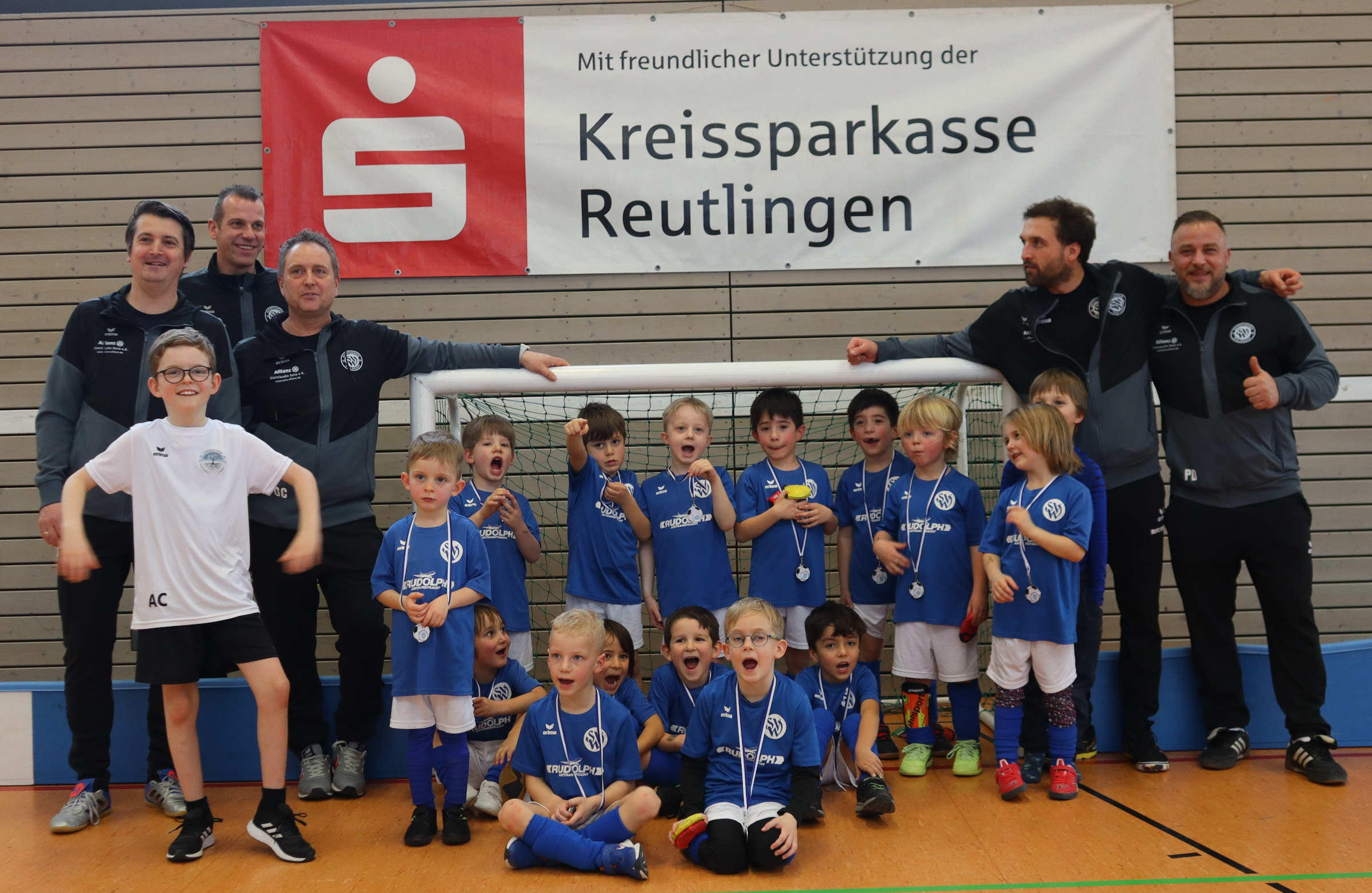 ... mit ihren Medaillen